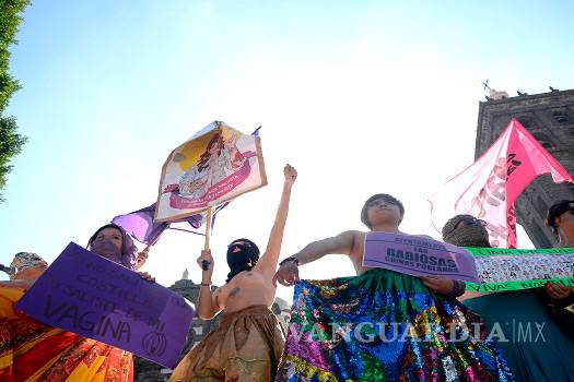 $!“Marcha de las Putas” recorre el Centro Histórico de Puebla