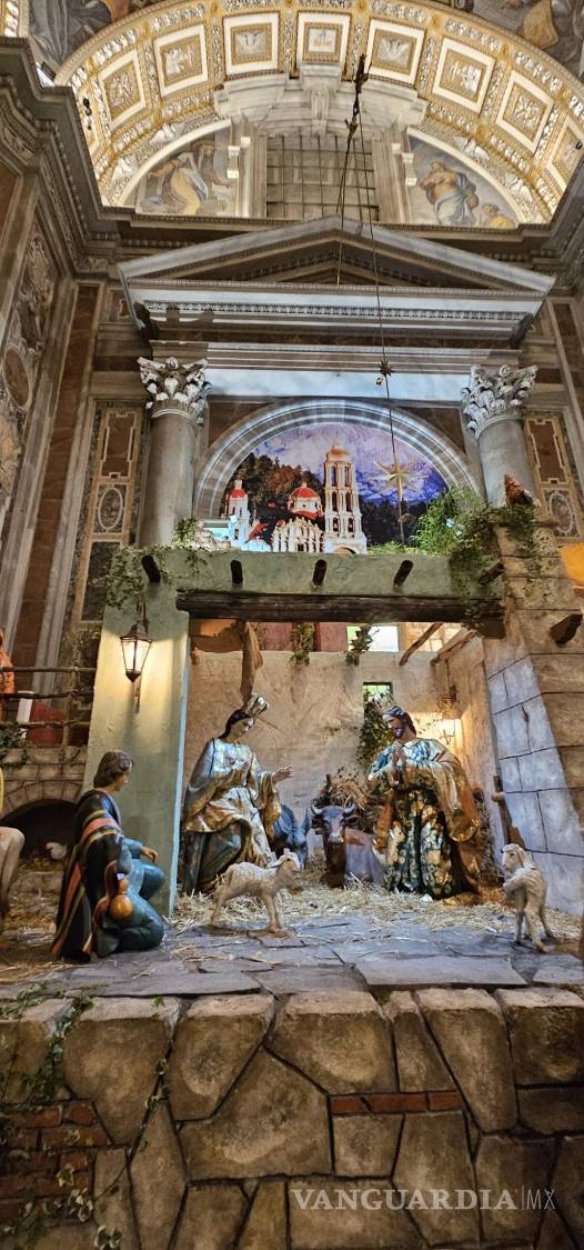 $!El nacimiento mexicano con la Catedral de Saltillo al fondo.
