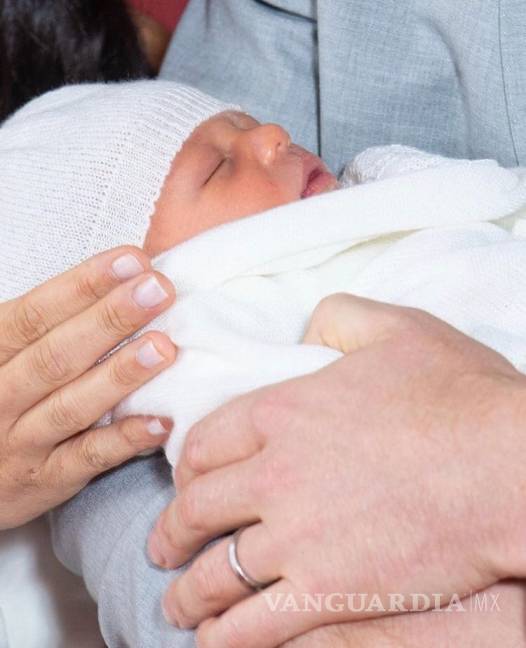 $!Meghan Markle y el Príncipe Harry presentan a su bebé por primera vez