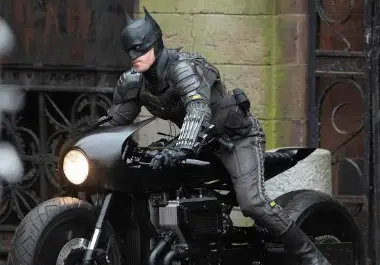 Aventura. Robert Pattinson retomará su papel como Bruce Wayne/Batman cuando se reanuden las grabaciones de la esperada secuela.