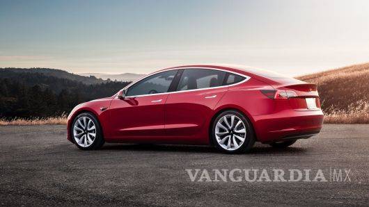 $!Tesla baja, un poco, el precio del Model 3