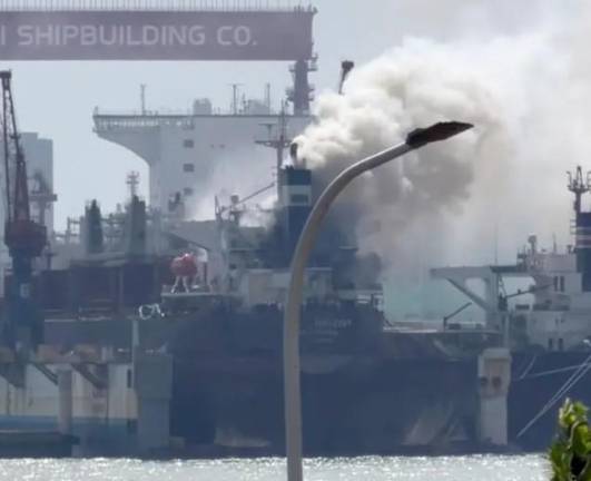 Una fotografía difundida por la agencia de noticias Xinhua identificó al barco como el Ocean Melody, que navega bajo bandera liberiana, de acuerdo al sitio web de seguimiento VesselFinder.