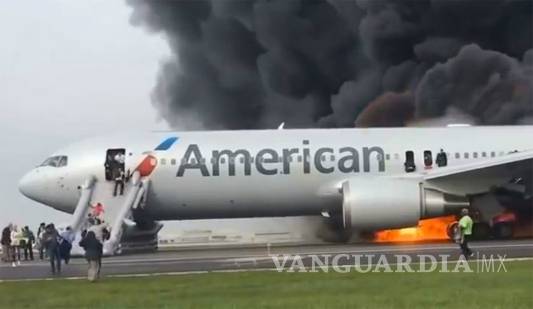 Avión de American Airlines se incendia en pista, desalojan a pasajeros ...