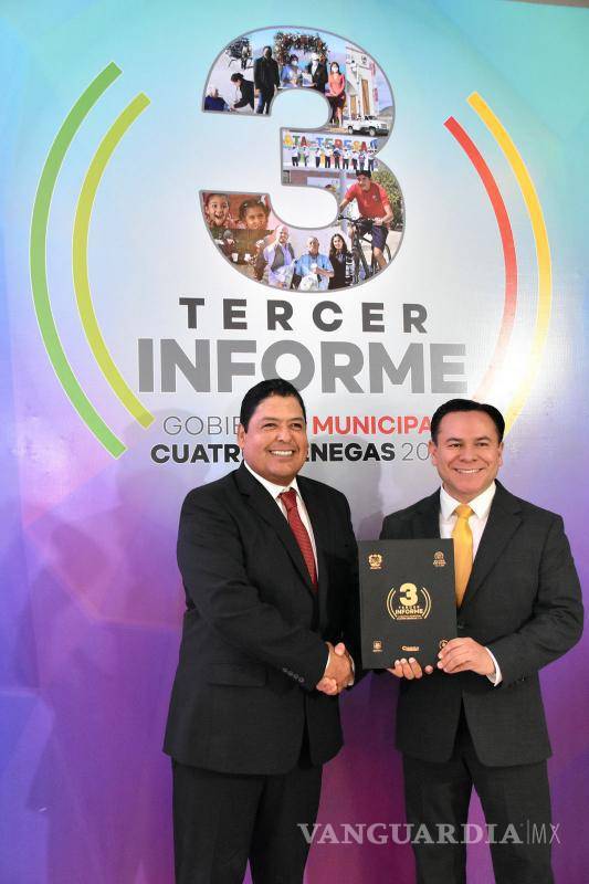 $!Durante el evento, el alcalde agradeció el apoyo de la ciudadanía y de autoridades estatales y regionales, resaltando el crecimiento de Cuatro Ciénegas como el mejor destino turístico del desierto coahuilense.