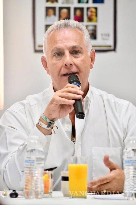 $!Román Cepeda aseguró a los empresarios, que el abasto de agua está garantizado.