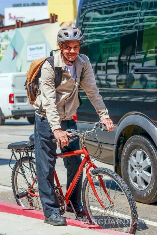 $!De actor a valet parking, Eugenio Derbez cambia de profesión para su nueva película en LA
