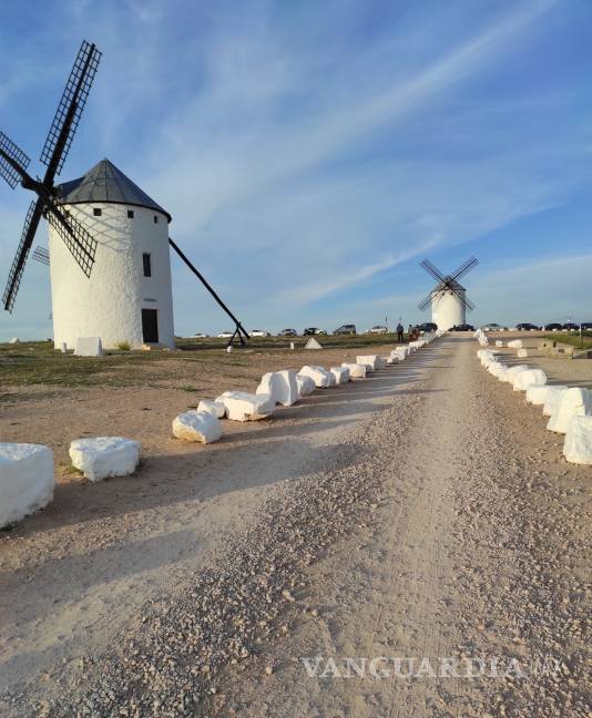 $!¡Que son molinos, no gigantes! El recorrido del Quijote por España