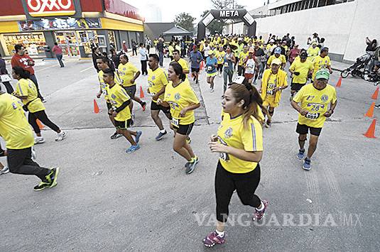 $!Nacionales vencen a extranjeros en Carrera Leonística