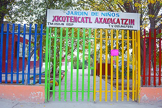 $!Clausuran padres de familia escuela de la colonia Mirasierra; van seis robos en 3 meses