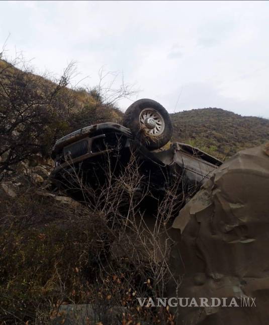 Muere mujer tras caer a un barranco, en la carretera Saltillo-Monclova