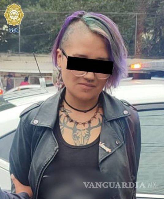 $!Arrestan a ‘Lady Patadas’ tras agresión contra policía de la SSC en Ciudad de México (videos)