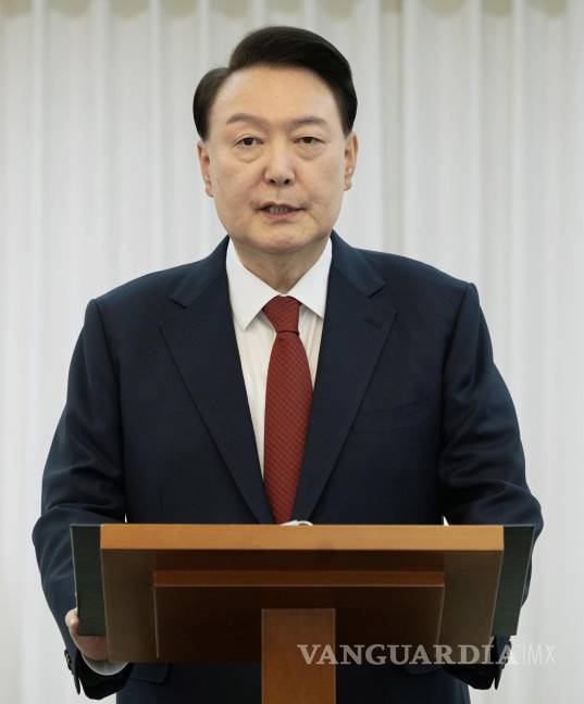 $!El presidente surcoreano Yoon Suk Yeol da un discurso en su residencia luego de que la Asamblea Nacional aprobara una moción de juicio político en su contra.