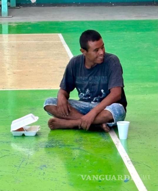 $!Baño y vestimenta limpia, un cambio que representa dignidad y respeto.