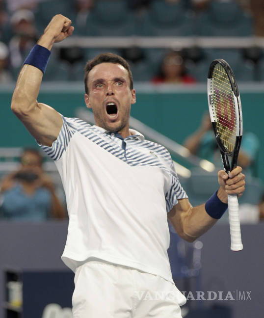 $!Roberto Bautista le da 'guillotinazo' a Novak Djokovic en el Miami Open
