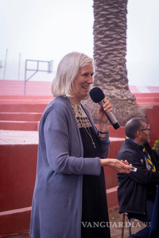 $!Rita Fishburn, hija de Rose Mary Carolyn, ofreció una semblanza de su madre y relató los orígenes del CER como un proyecto de vocación social y educativa.