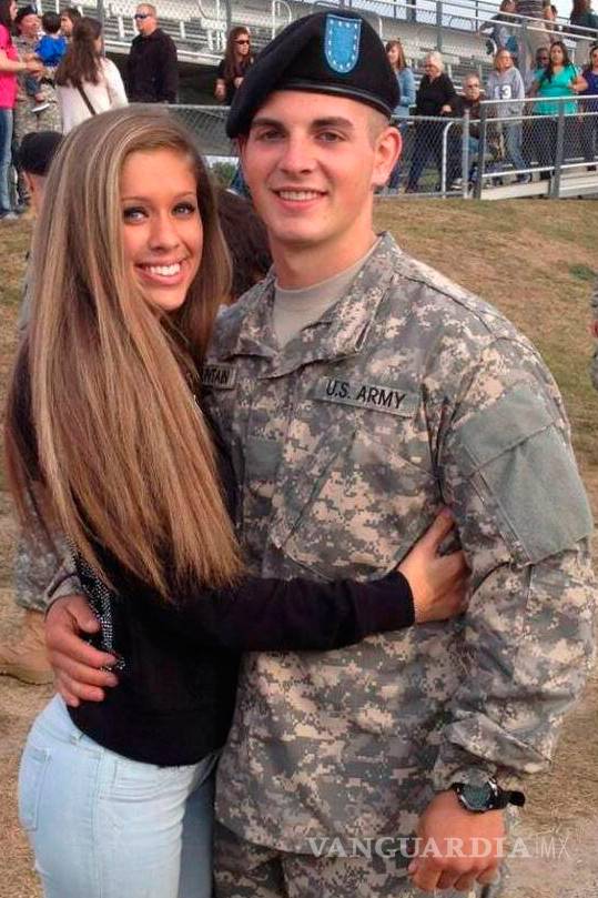 $!Soldado presume foto de su bella novia y descubre que ya era actriz porno