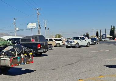Paisanos utilizan Monclova como punto de descanso en su trayecto hacia el interior del país.