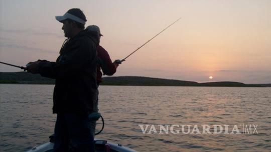 $!El turismo pesquero es una de las afectaciones que ha dejado el bajo nivel de la presa.