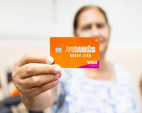 Servicios Broxel, con domicilio en la Ciudad de México, fue contratada en mayo pasado por la Administración del emecista Samuel García para surtir la tarjeta naranja “Ayudamos”