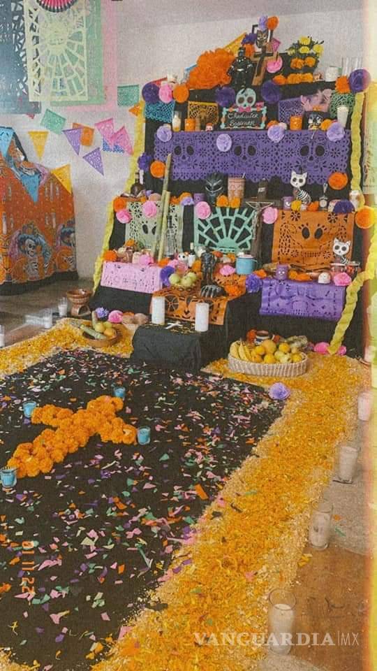 $!¿Ya viste estos altares en Saltillo? Dedicados a familiares, Walt Disney, Juan Gabriel, Cri-Cri y más (Fotos)