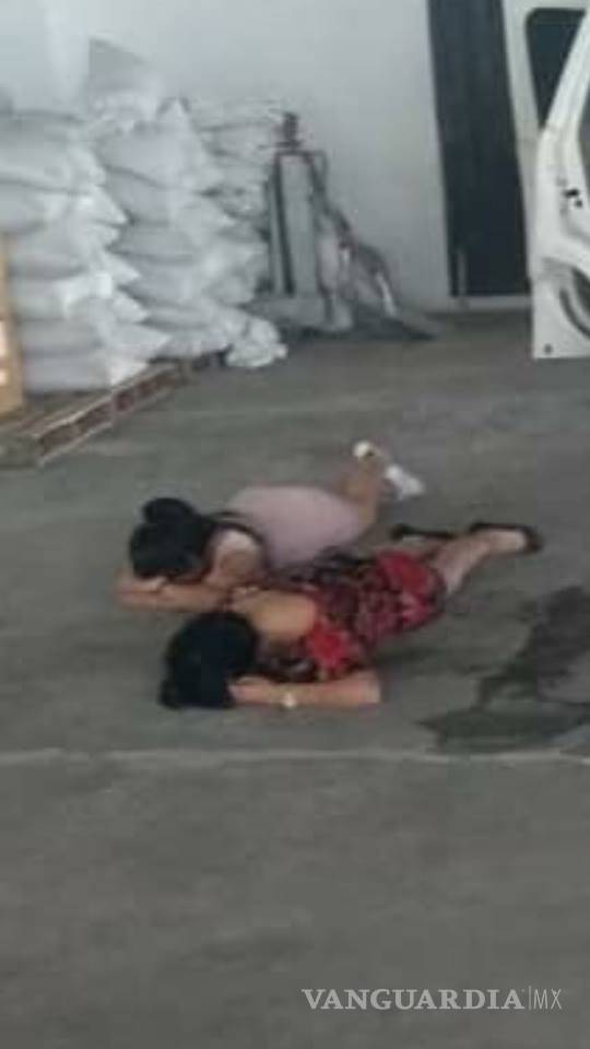 $!Cuatro mujeres, presuntas huachicoleras, atacan a militares en Veracruz y son detenidas