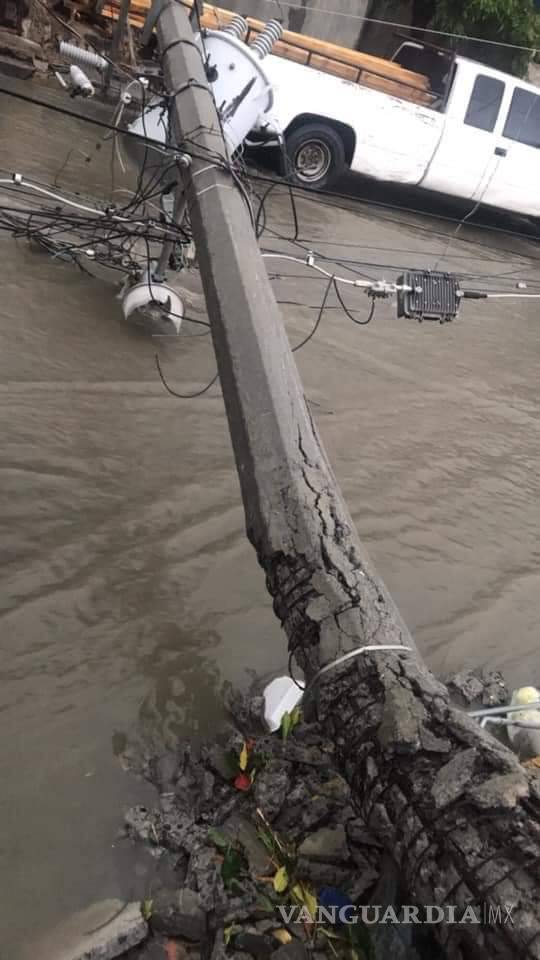 $!Azota fuerte tormenta a Nuevo Laredo; deja desgajamientos y vehículos dañados