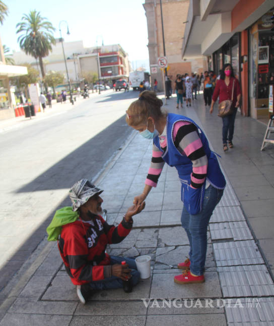 $!Abundan pedigüeños en las calles de Saltillo, desempleo obliga a 'pedir pa un taco'