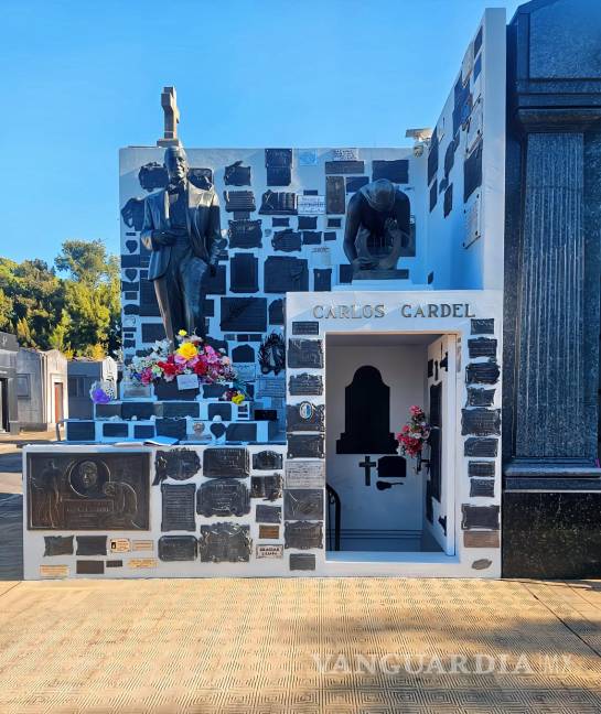 $!Mausoleo de Carlos Gardel.