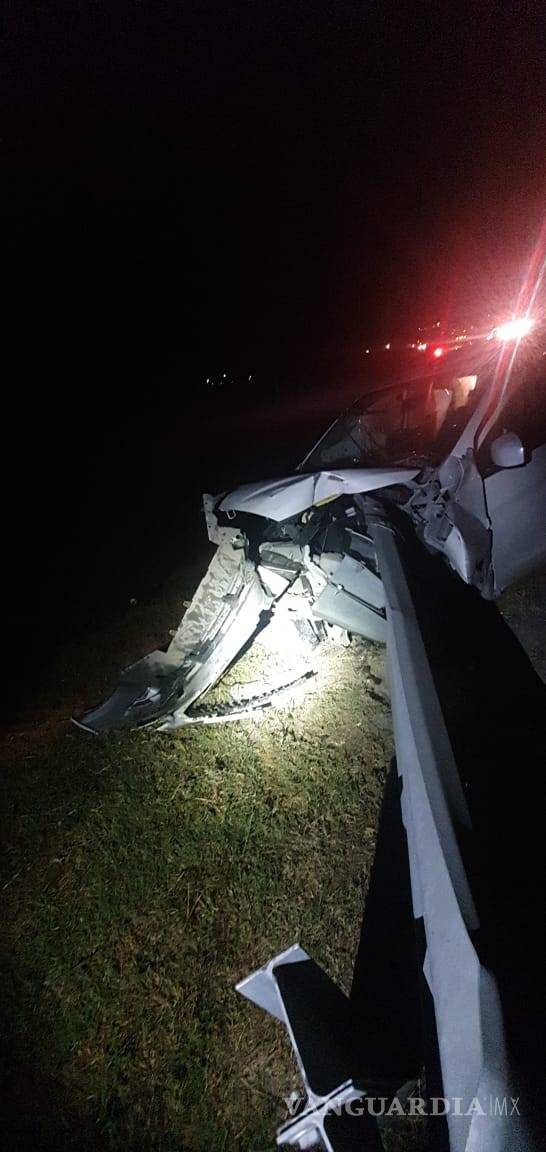 $!Tráiler le cierra el paso y se estrella contra barrera