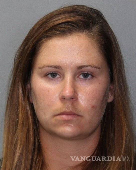 $!Profesora casada detenida por tener una “relación inapropiada” con una estudiante