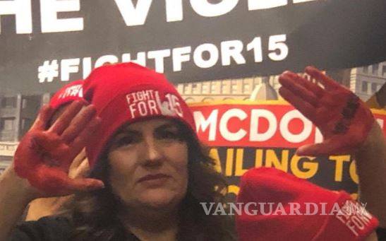 $!Protestan trabajadores de McDonalds en Chicago contra violencia que viven en tiendas