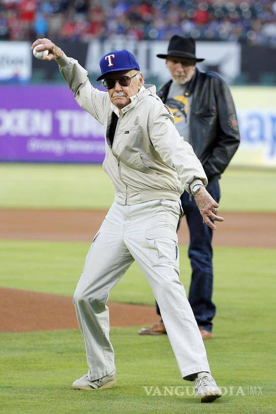 $!Stan Lee, el fanático del beisbol que hizo superhéroe al mexicano Sergio Romo