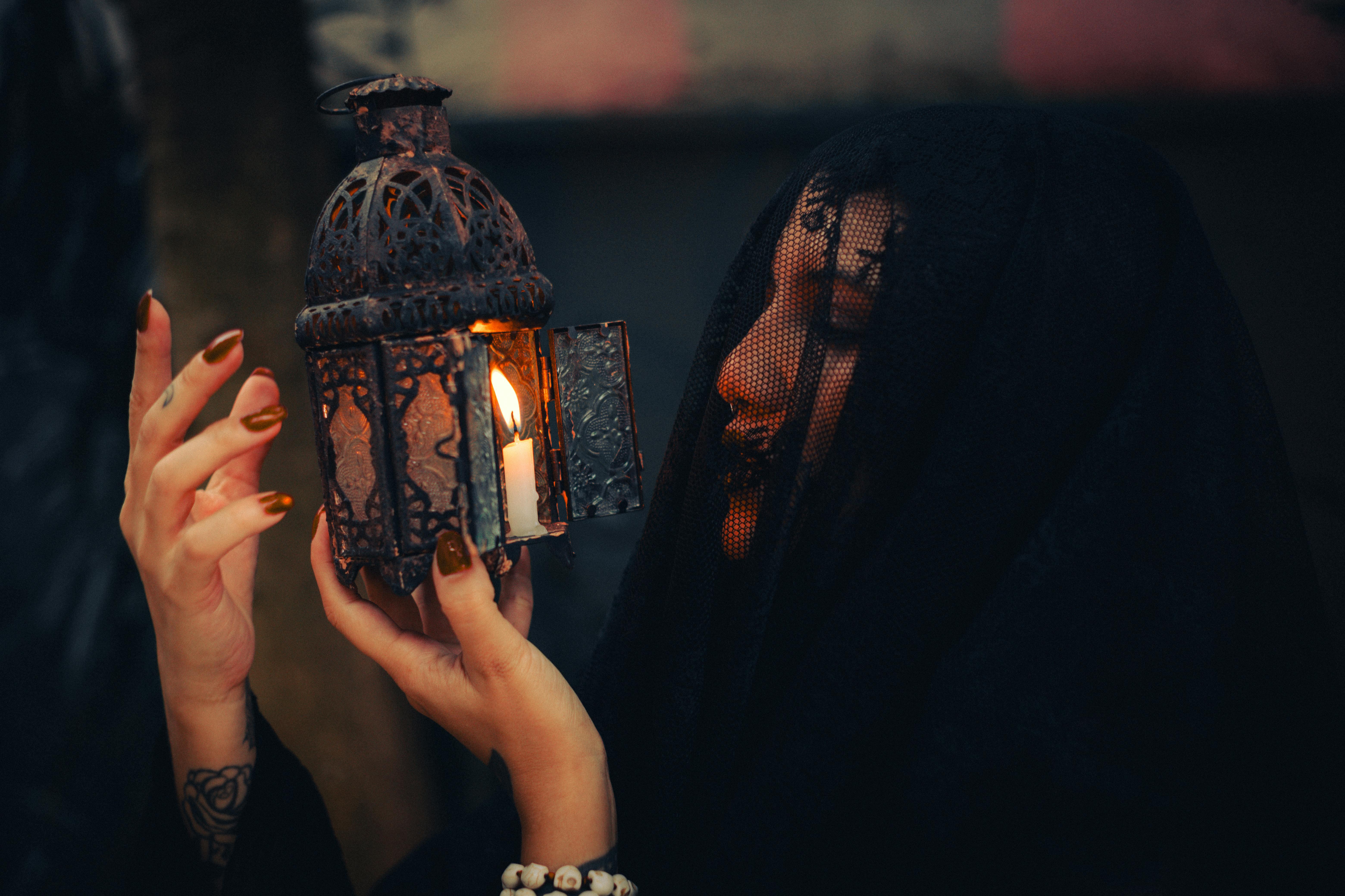 “Catholic-core”, cuando la estética de Semana Santa domina a la generación Z