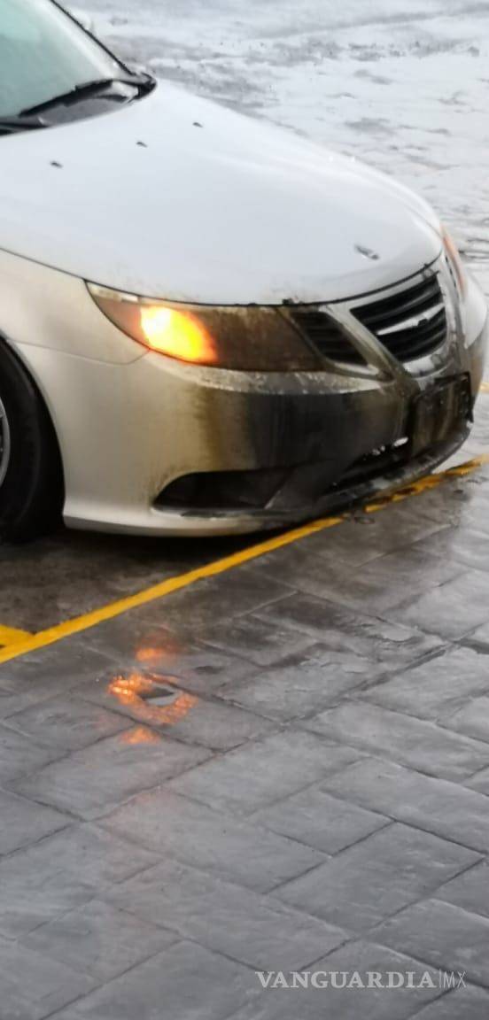 $!Tormenta eléctrica en Saltillo causa daños a auto (video)