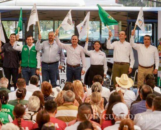 $!El gobernador Manolo Jiménez destacó a la Ruta Estudiantil como “el programa social más importante de este 2025”, durante una visita al municipio.
