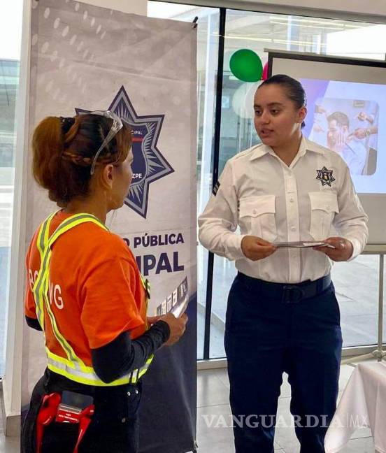 $!Stand informativo en la empresa Ikano enseña medidas de prevención contra el acoso laboral y fomenta la cultura de denuncia.