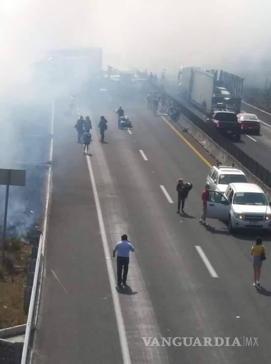 $!Carambola de 15 vehículos deja cinco muertos en Veracruz