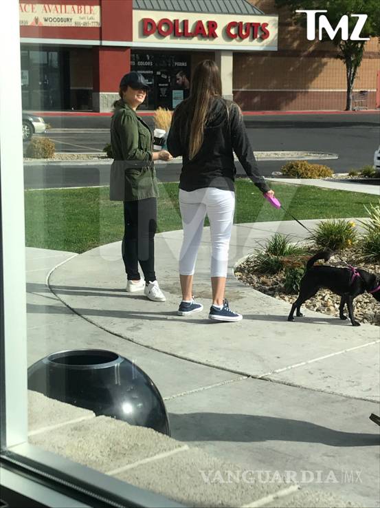 $!Captan a Demi Lovato en la calle luego de sobredosis