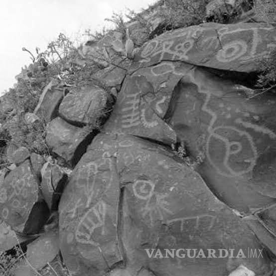 $!Petroglifos como estos abundan en el desierto de Coahuila.