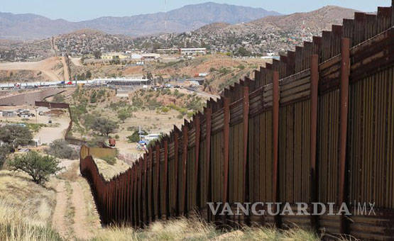 $!Trump estudia la viabilidad del muro con México