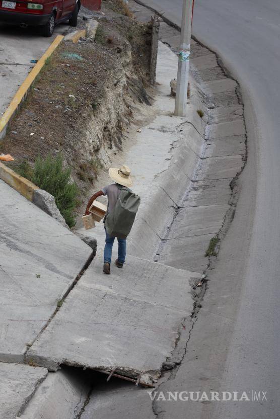 $!El mencionado punto está al menos 30 metros más adelante de donde la estudiante quedó atorada en el canal de agua y donde habría permanecido más de 10 minutos.