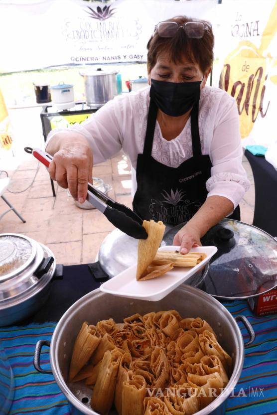 $!Variedades como mole, huitlacoche, choriqueso y champiñones con queso forman parte del menú que se ofrece durante la temporada.