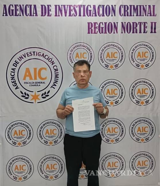 $!Oficiales de la Policía de Investigación detuvieron al dueño del estudio fotográfico.