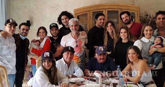 Tras meses de confinamiento, Vicente Fernández se reúne con sus hijos y nietos