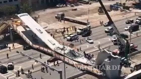 $!Reportan varios muertos y heridos al caer un puente peatonal en Miami
