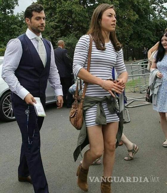 $!Henry Cavill se pasea en Wimbledon con su novia, Lucy Cork