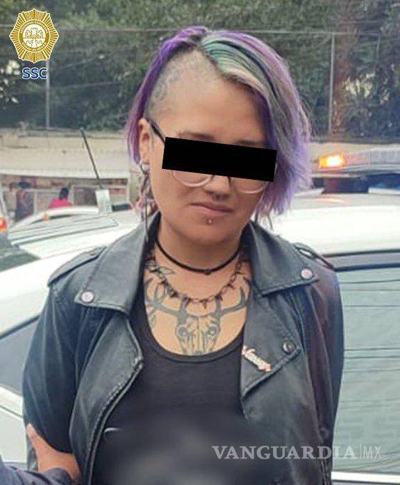 $!Arrestan a ‘Lady Patadas’ tras agresión contra policía de la SSC en Ciudad de México (videos)