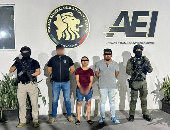 Omar “N” y Sandra “N” fueron detenidos en Monterrey por homicidio de un policía en San Luis Potosí; enfrentan cargos por asesinato y tentativa.