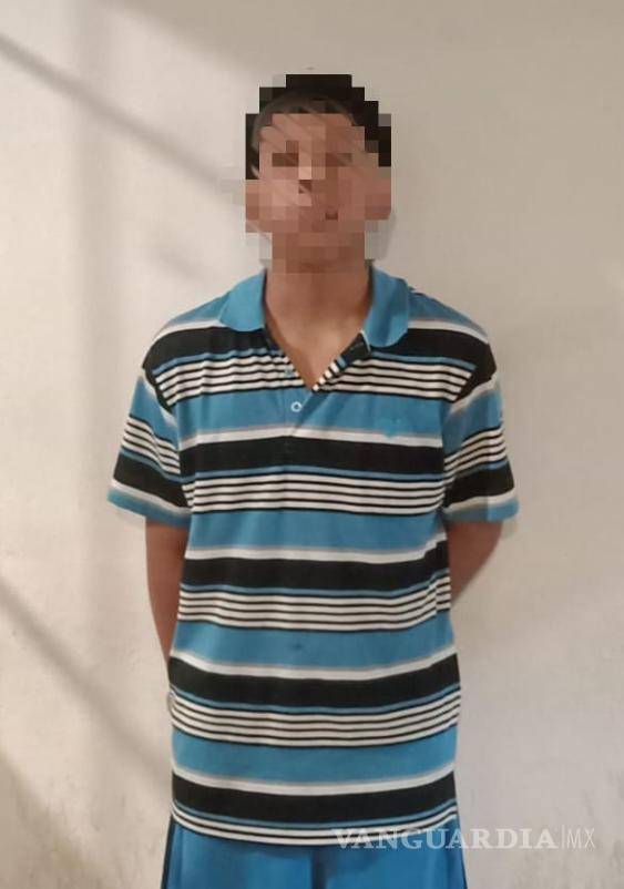 $!Menores de edad armados con una navaja roban unos tenis en Guadalupe, Nuevo León