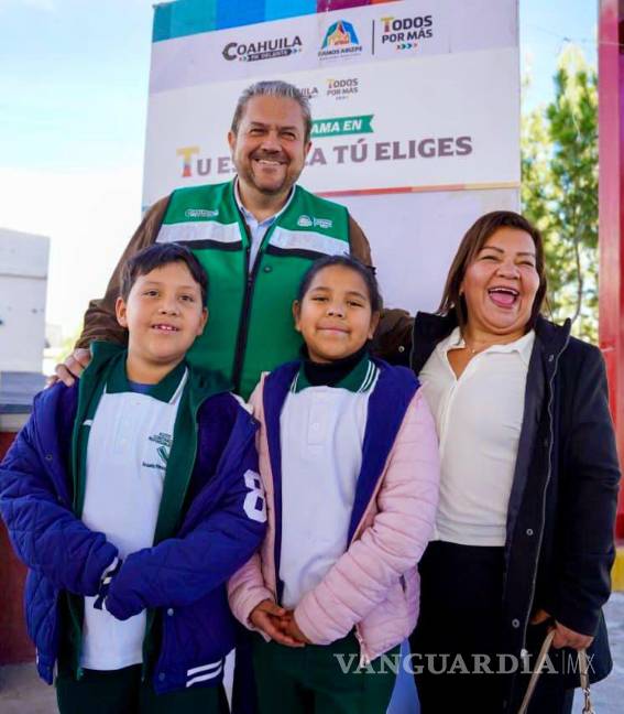 $!Más de 190 alumnas y alumnos del turno matutino resultaron beneficiados con esta primera entrega del año.